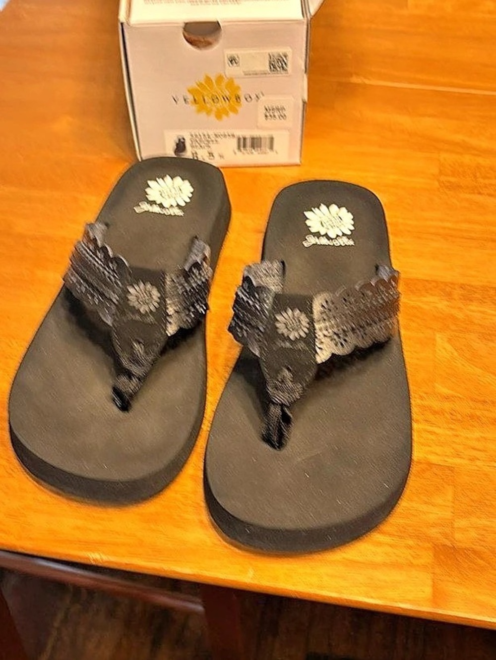 Yellow Box Floral Thong Sandals in Black US 8.5